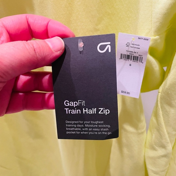 Gap, half zip Polyester dry fit long sleeve trainer, yellow  florescent size S. - Picture 8 of 9